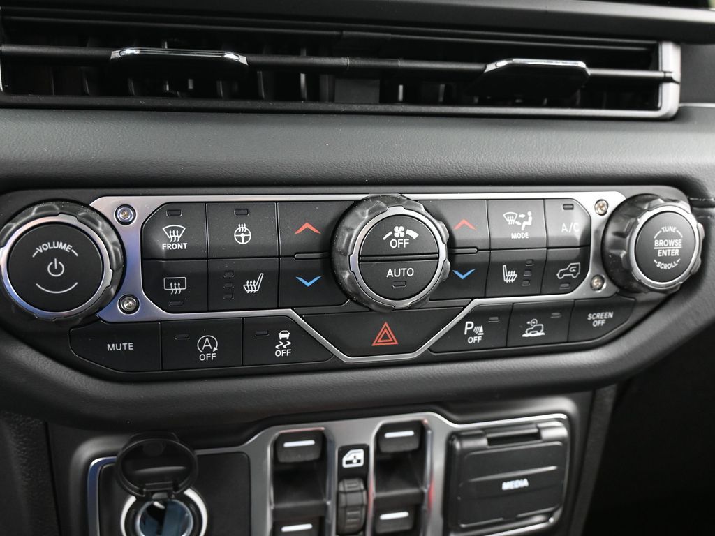 New 2026 Black Clearcoat Jeep Sahara image 17