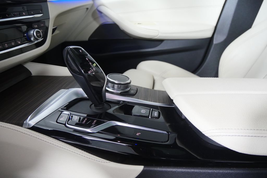 Thumbnail: 2023 BMW 5 Series - 28