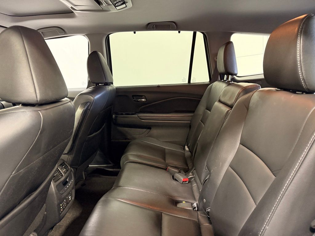 Thumbnail: 2017 Honda Pilot - 11