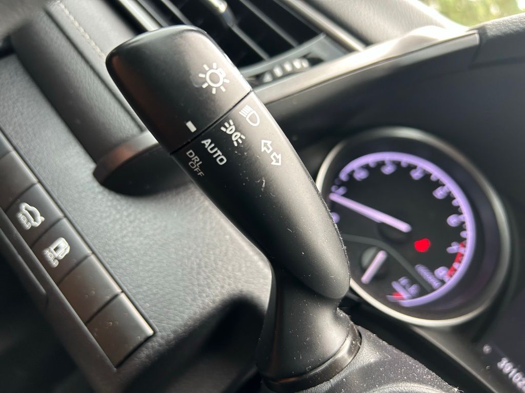2022 Toyota Camry SE 28