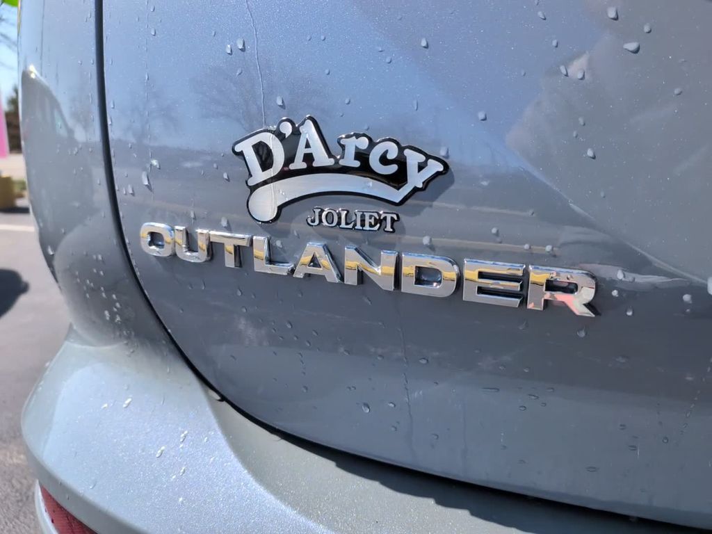 New 2026  Mitsubishi SE image 10