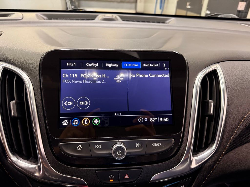 Thumbnail: 2022 Chevrolet Equinox - 16