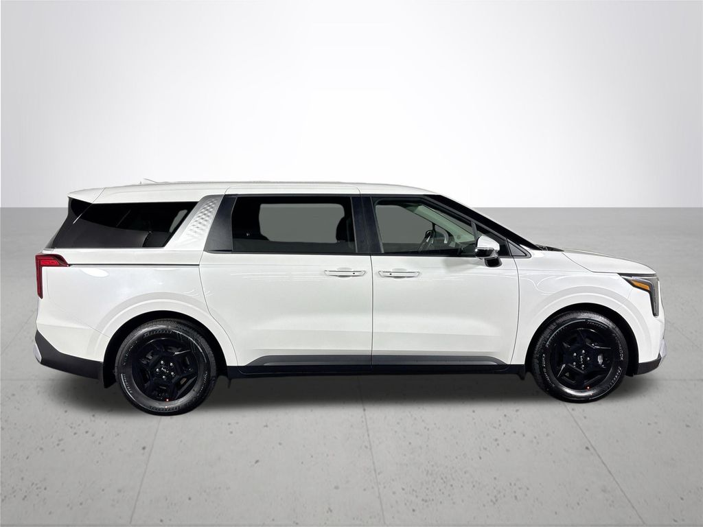 2026 Kia Carnival LXS photo 4