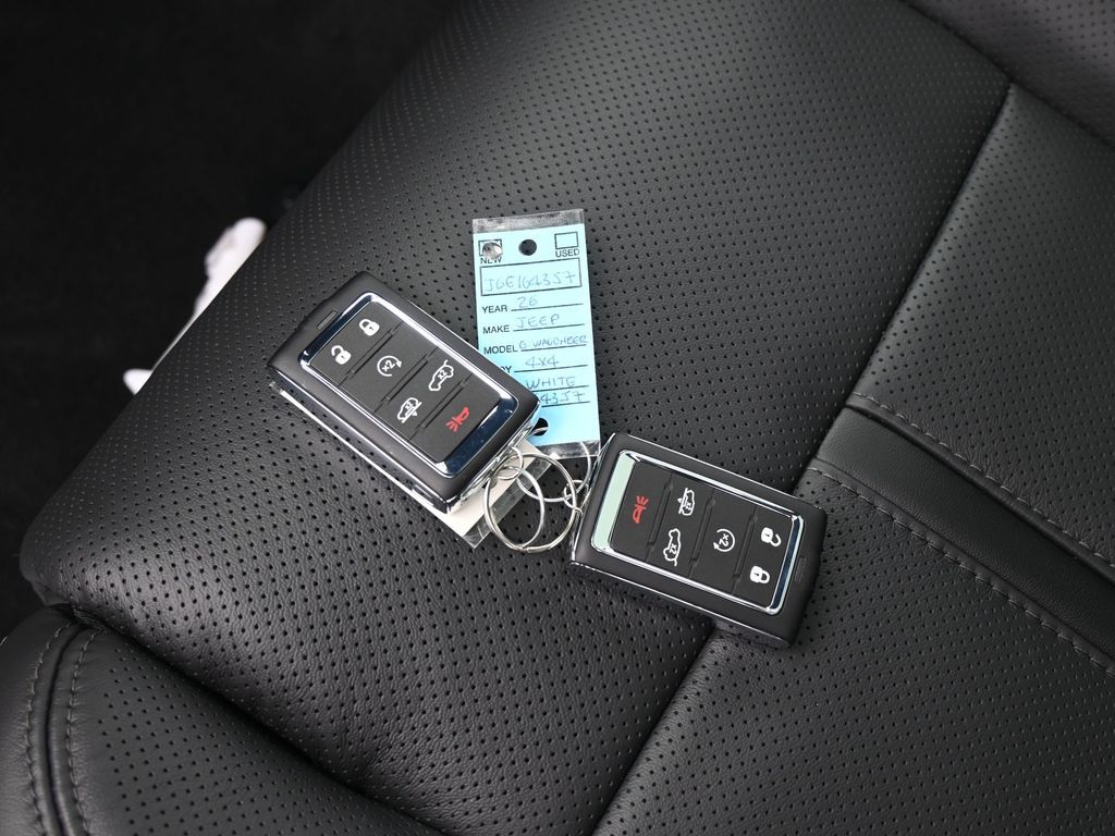 New 2026 Bright White Clearcoat Jeep Summit Obsidian image 19