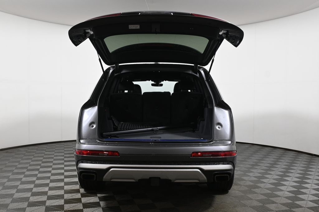 Thumbnail: 2025 Audi Q7 - 32