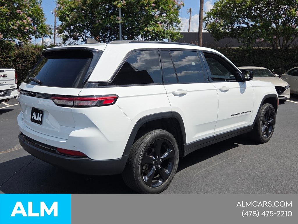 Used 2023 White Jeep Altitude image 16