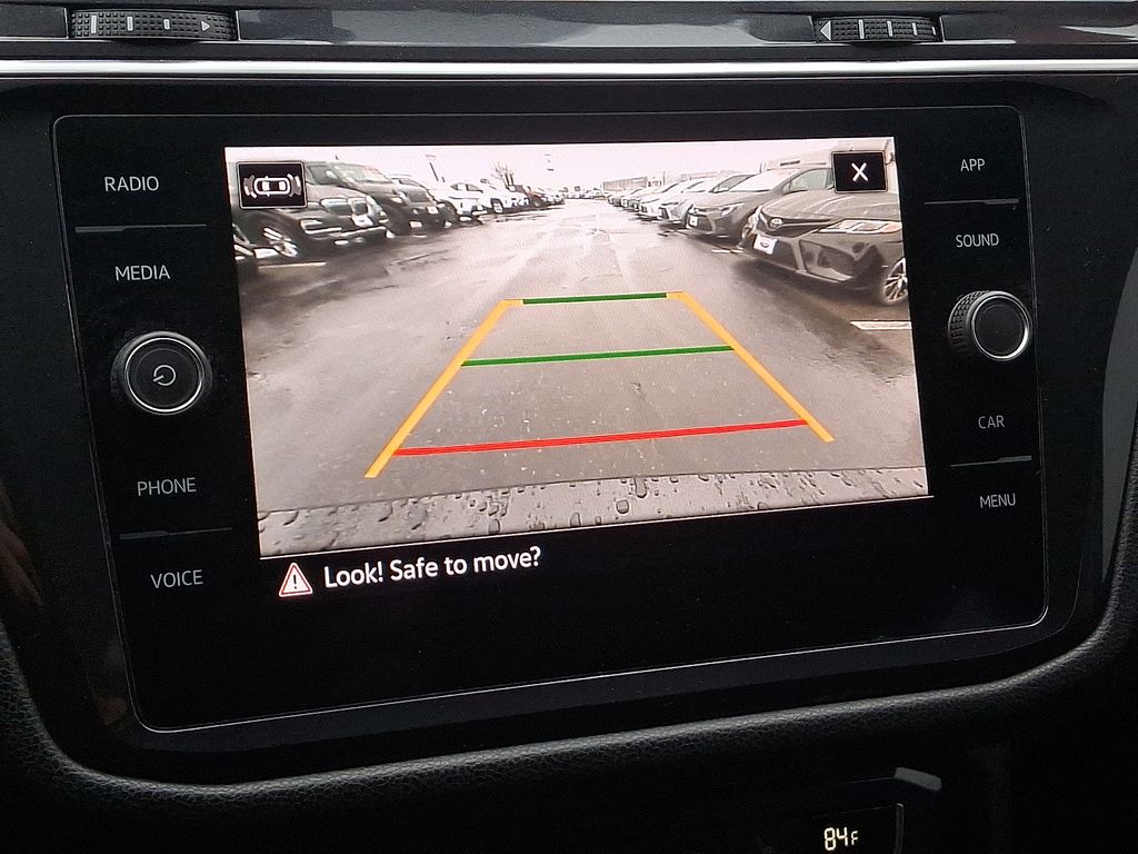 Thumbnail: 2021 Volkswagen Tiguan - 18