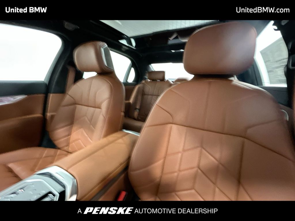 Thumbnail: 2025 BMW 7 Series - 13