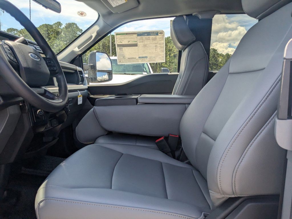 2025 Ford F-350 Super Duty XL