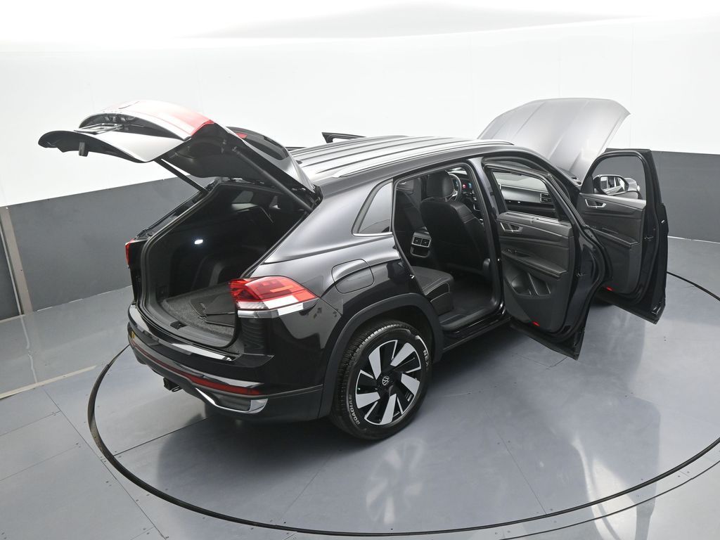 Used 2024 Deep Black Volkswagen 2.0T SE w/Technology image 67