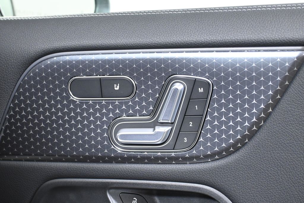 Thumbnail: 2025 Mercedes-Benz GLA - 24