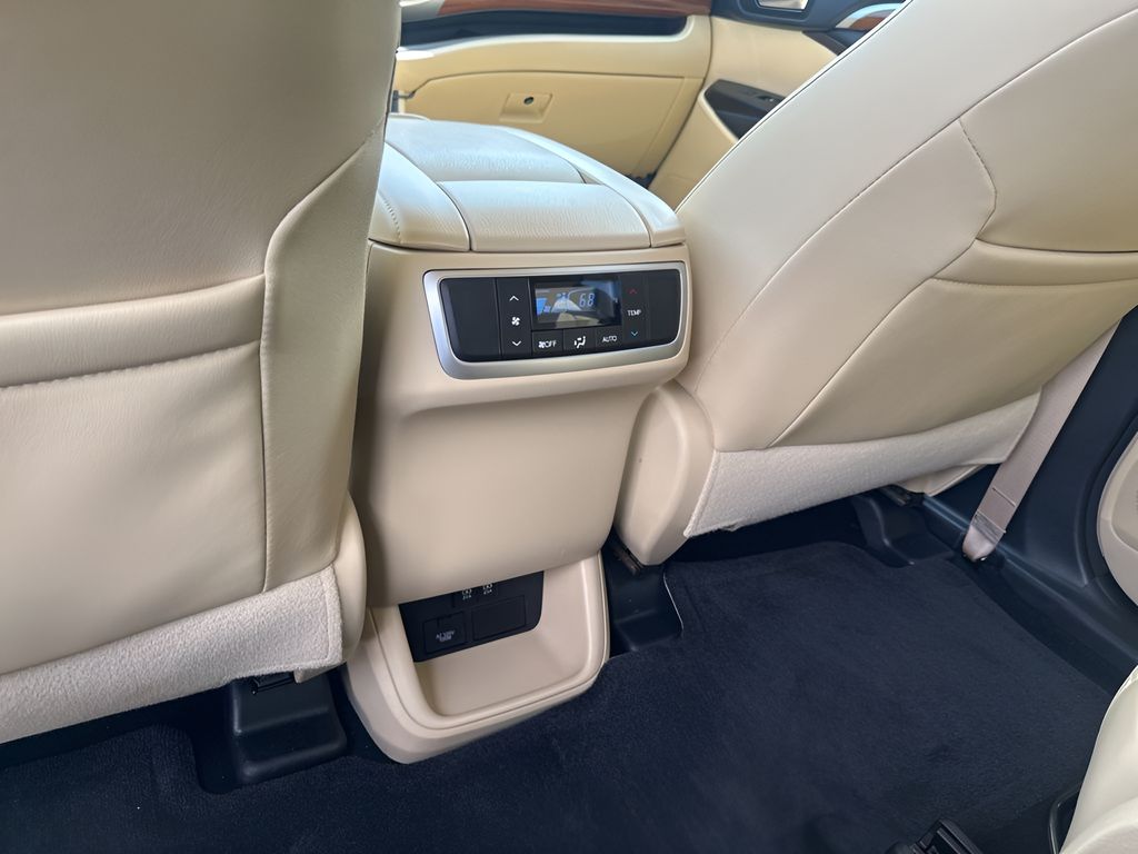 Used Car 2018 Toyota Highlander  Limited For Sale Under $30,000 In Austin, Texas