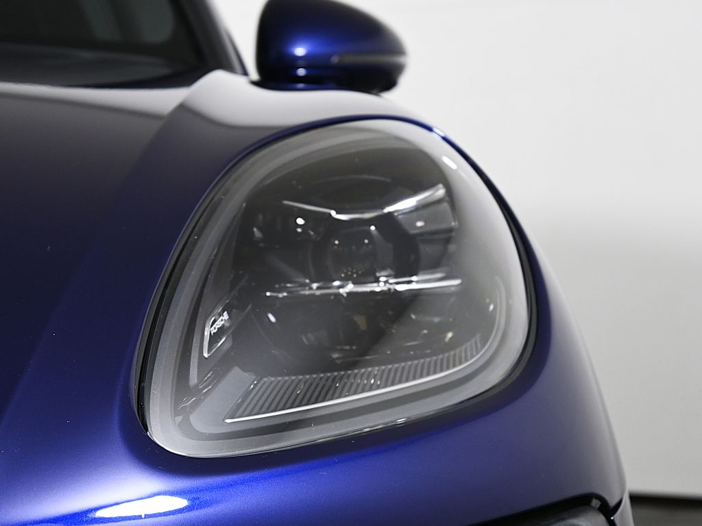 Thumbnail: 2024 Porsche Macan - 11