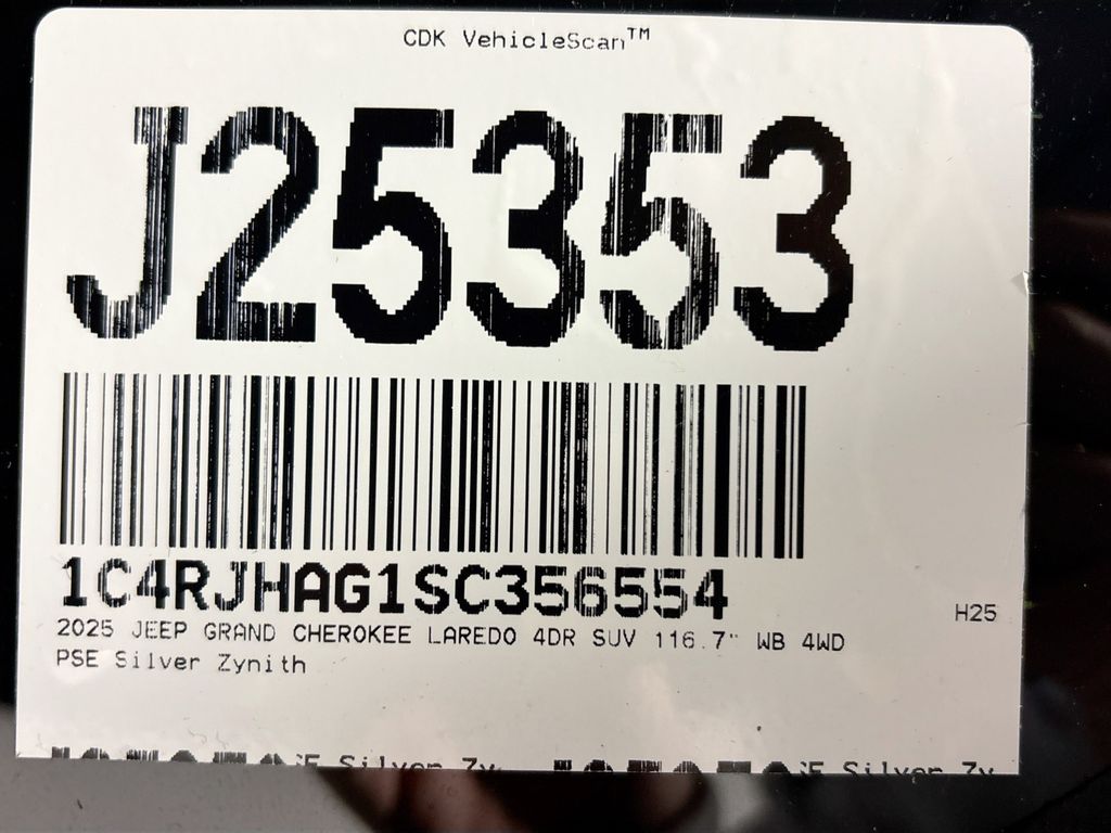 2025 Jeep Grand Cherokee Laredo