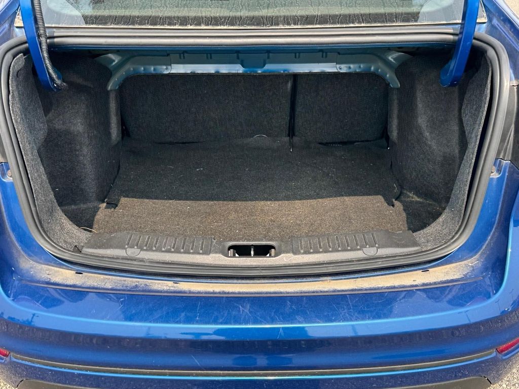 Certified Used 2019 Lightning Blue Metallic Ford SE image 6