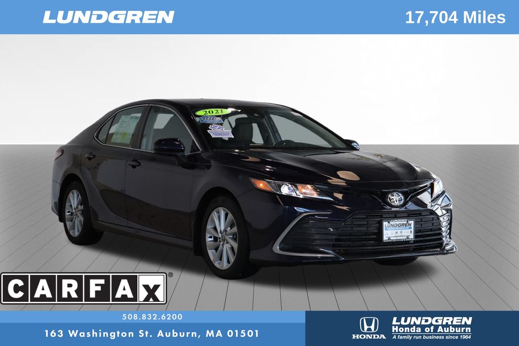 2021 Toyota Camry LE's photo