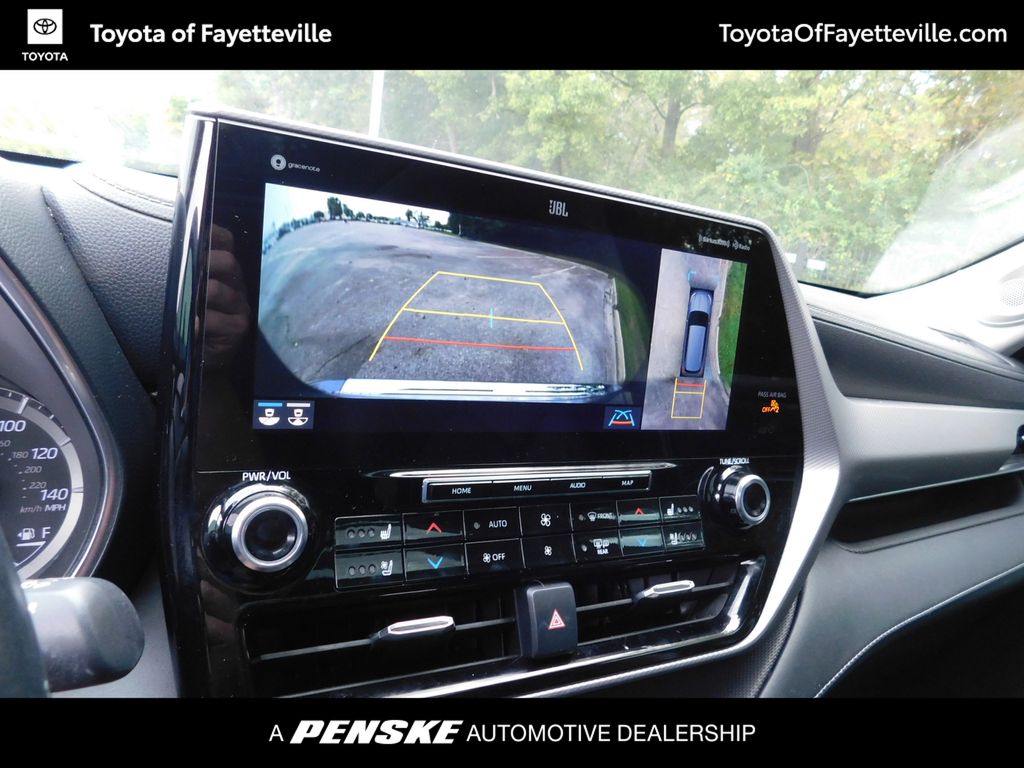 Thumbnail: 2021 Toyota Highlander - 11
