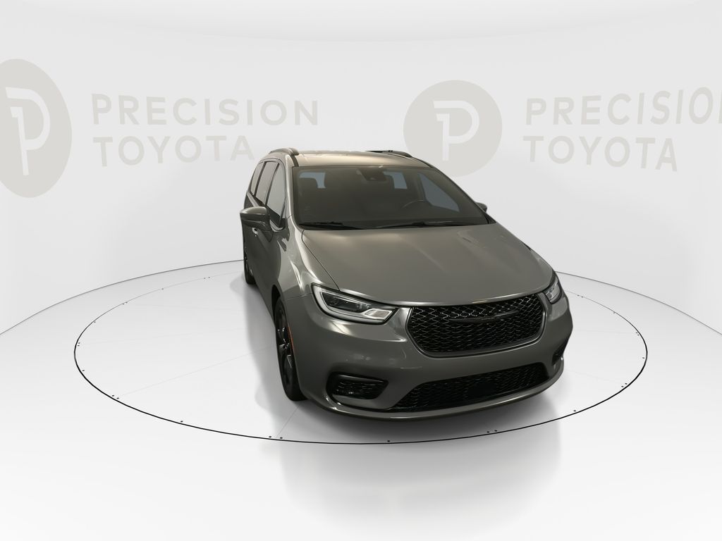 View vehicle photo 4