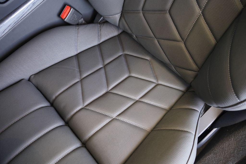 Thumbnail: 2025 BMW 7 Series - 12