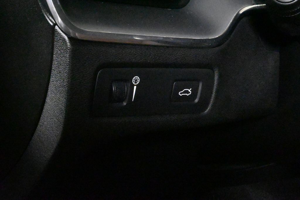 Thumbnail: 2018 Volvo XC60 - 29