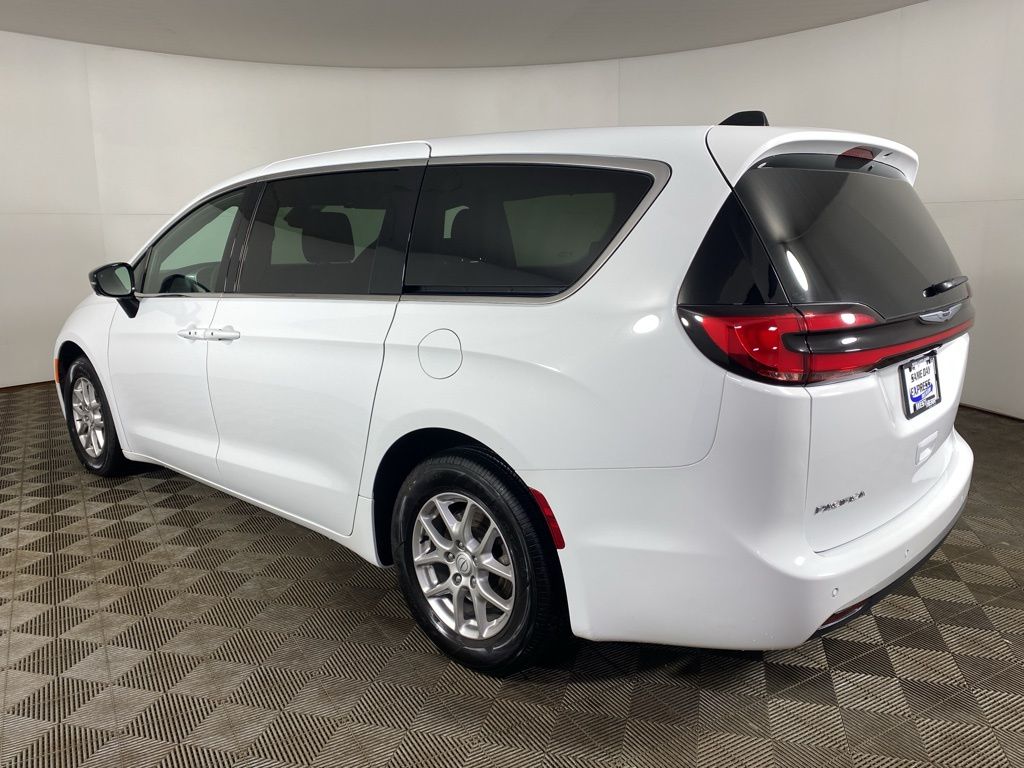 Used 2026 White Chrysler Select image 26