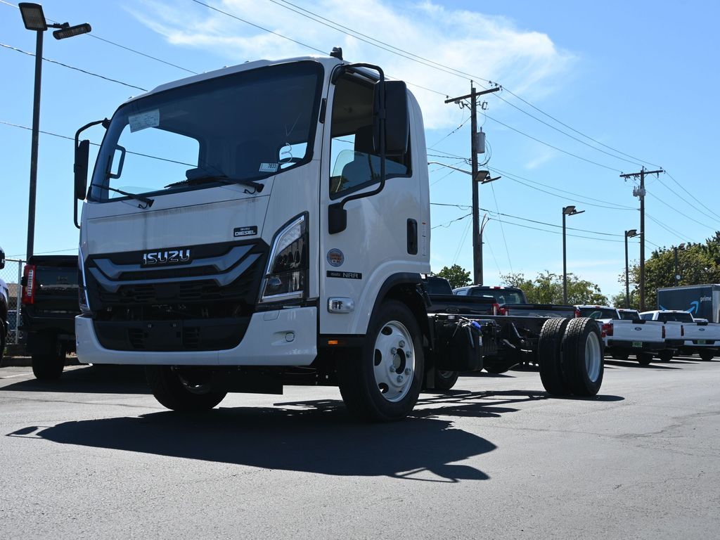 2025 Isuzu NRR 