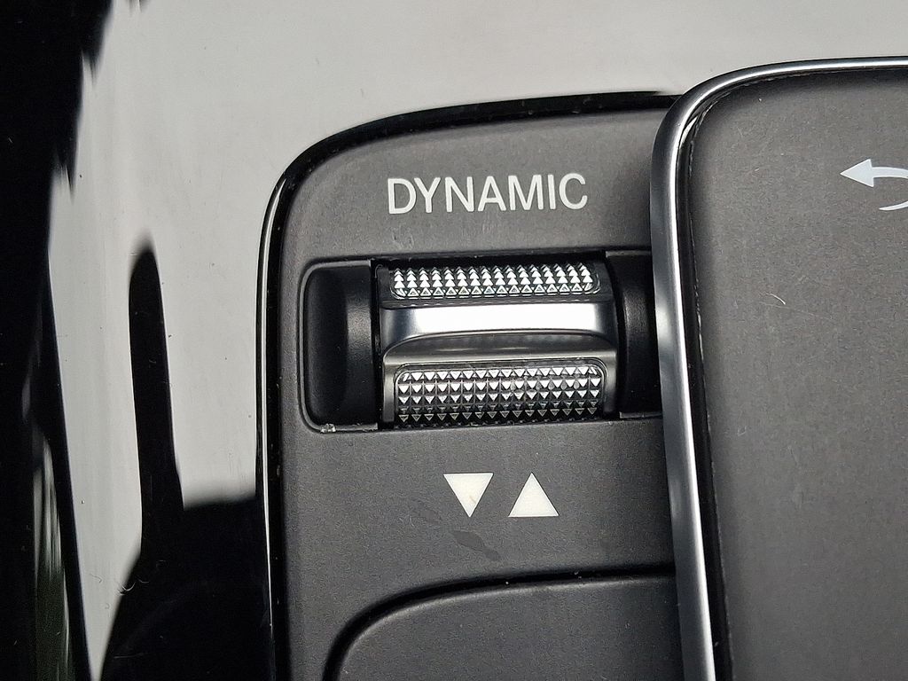 Thumbnail: 2022 Mercedes-Benz GLB - 24