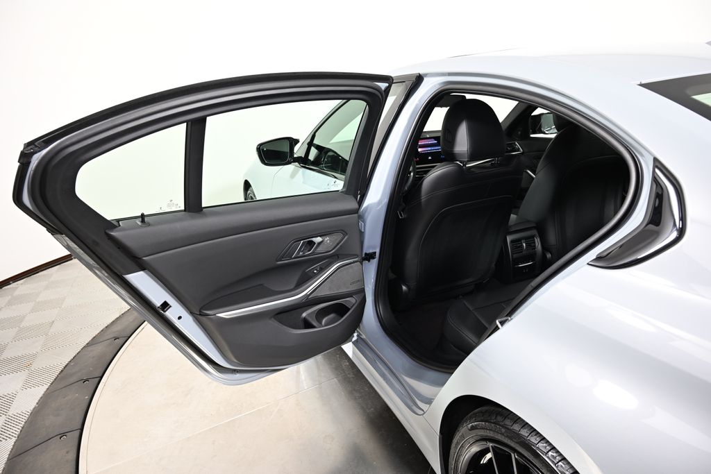 Thumbnail: 2024 BMW 3 Series - 23