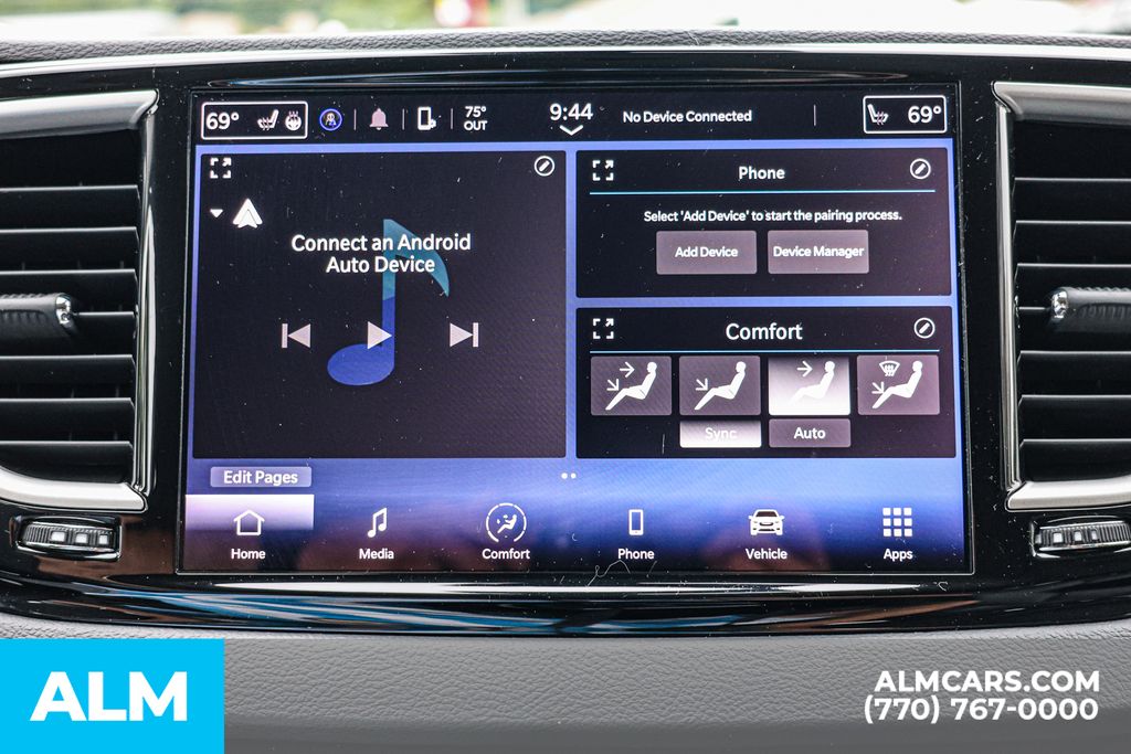 Used 2023 Black Chrysler Touring L image 39