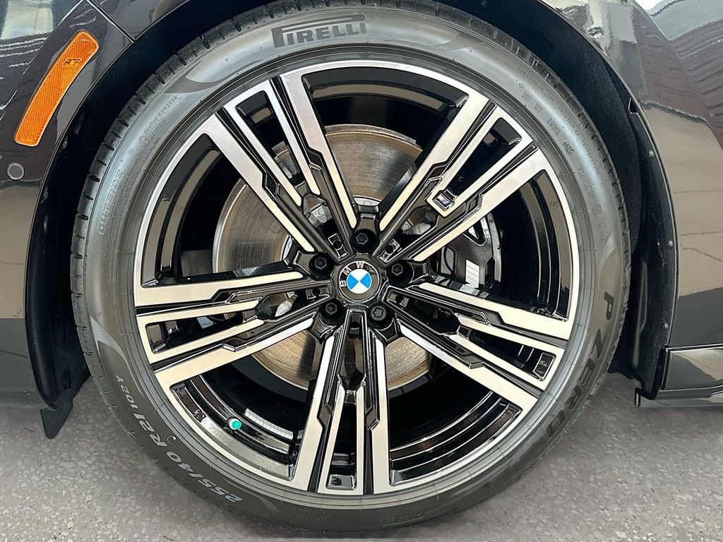 New 2026 Black BMW M70 image 31