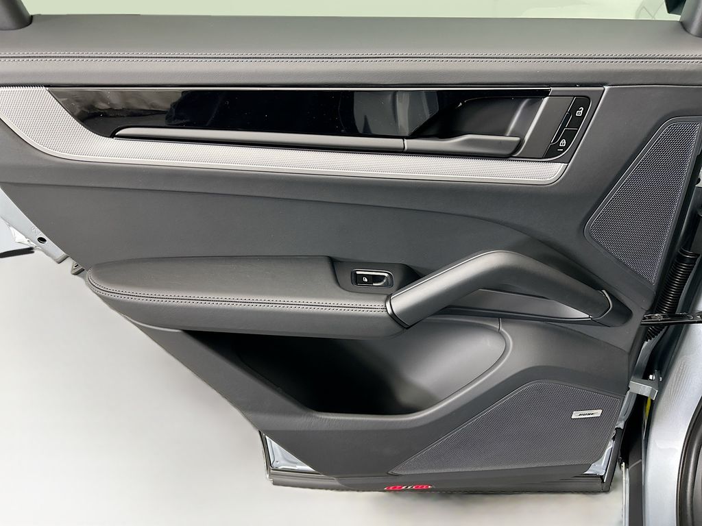 Thumbnail: 2026 Porsche Cayenne - 27