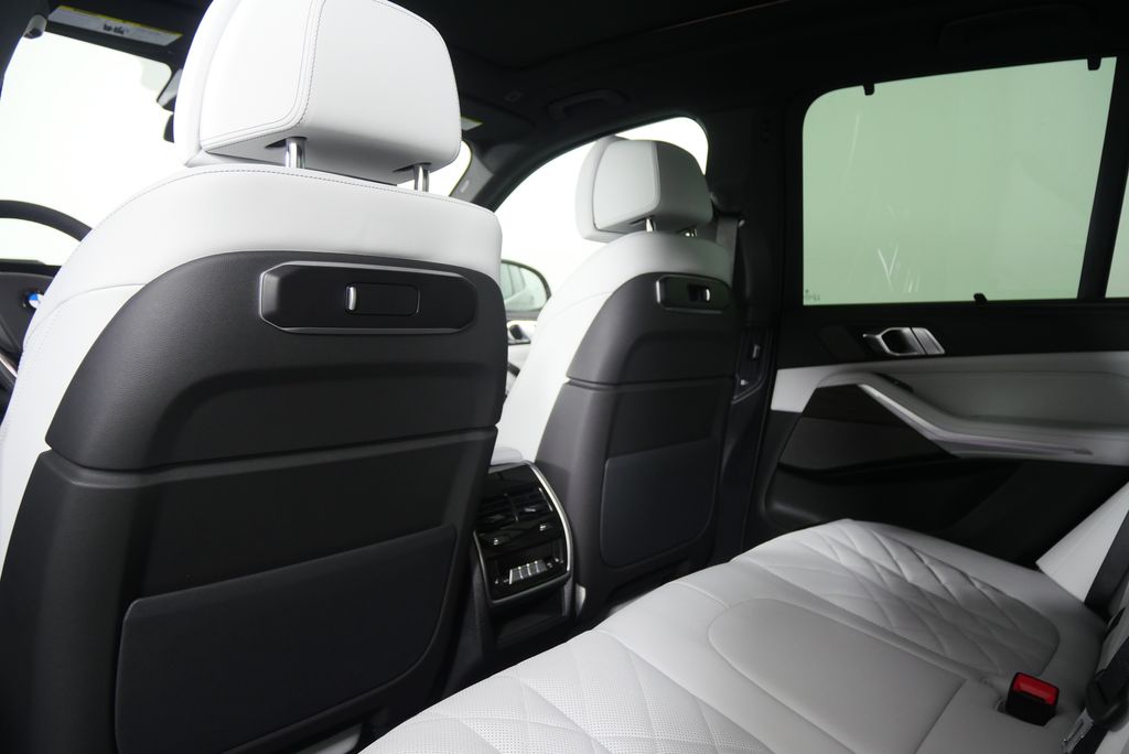 Thumbnail: 2026 BMW X5 - 17