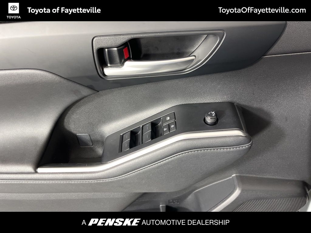 2024 Toyota Highlander XLE 29