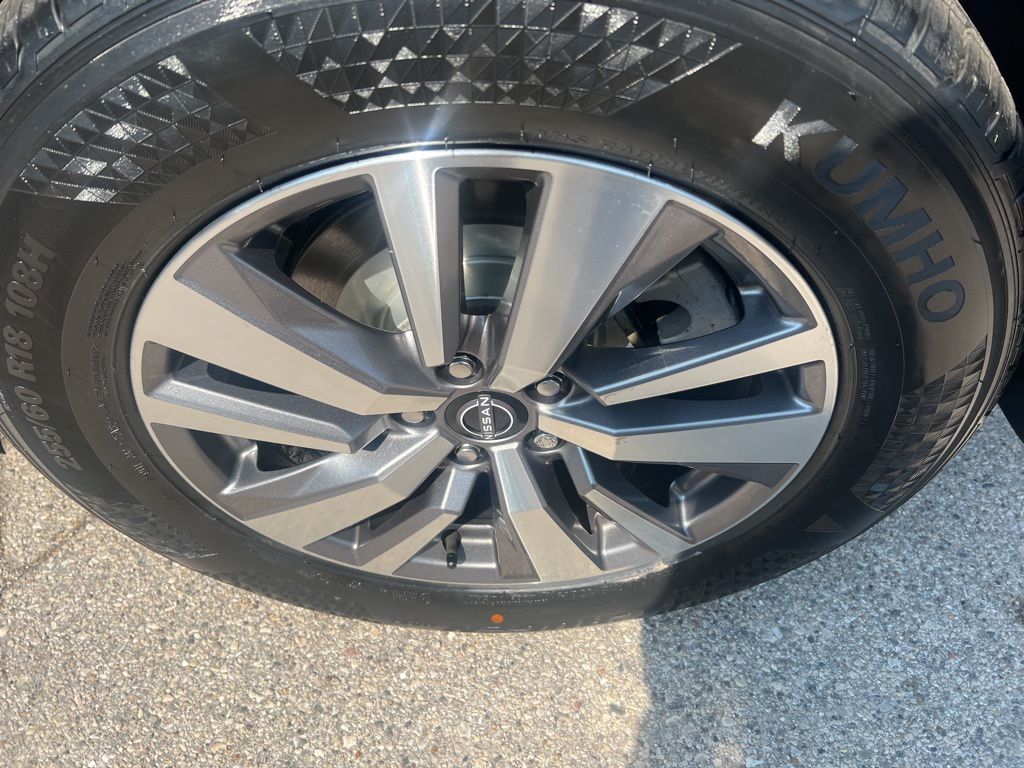 2023 Nissan Pathfinder SL photo