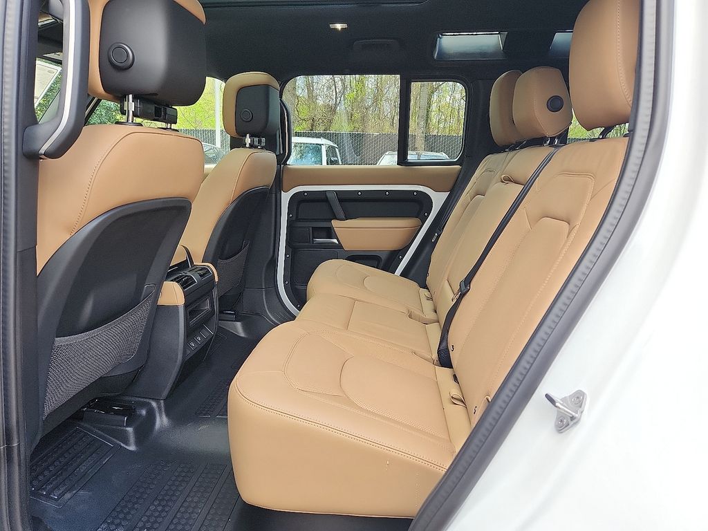 2025 Land Rover Defender 110 5