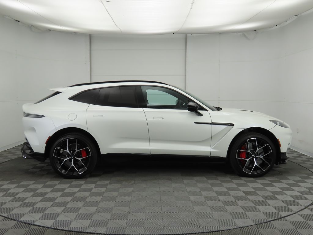 2025 Aston Martin DBX 707 4