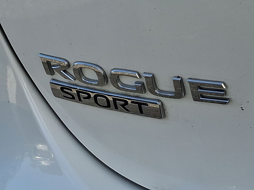 Thumbnail: 2018 Nissan Rogue Sport - 30