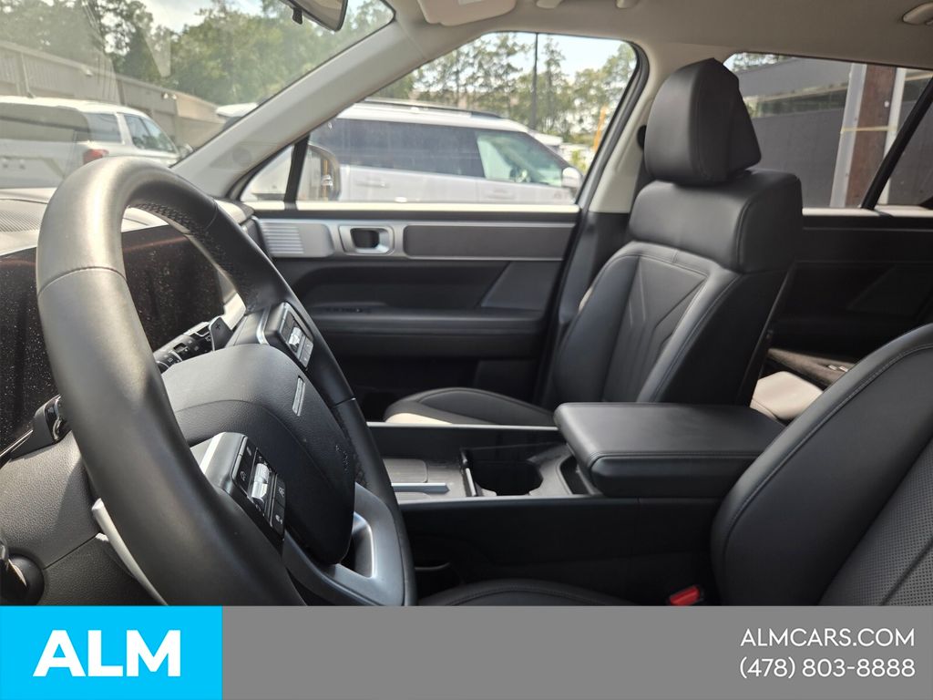 Used 2024 White Hyundai SEL image 4