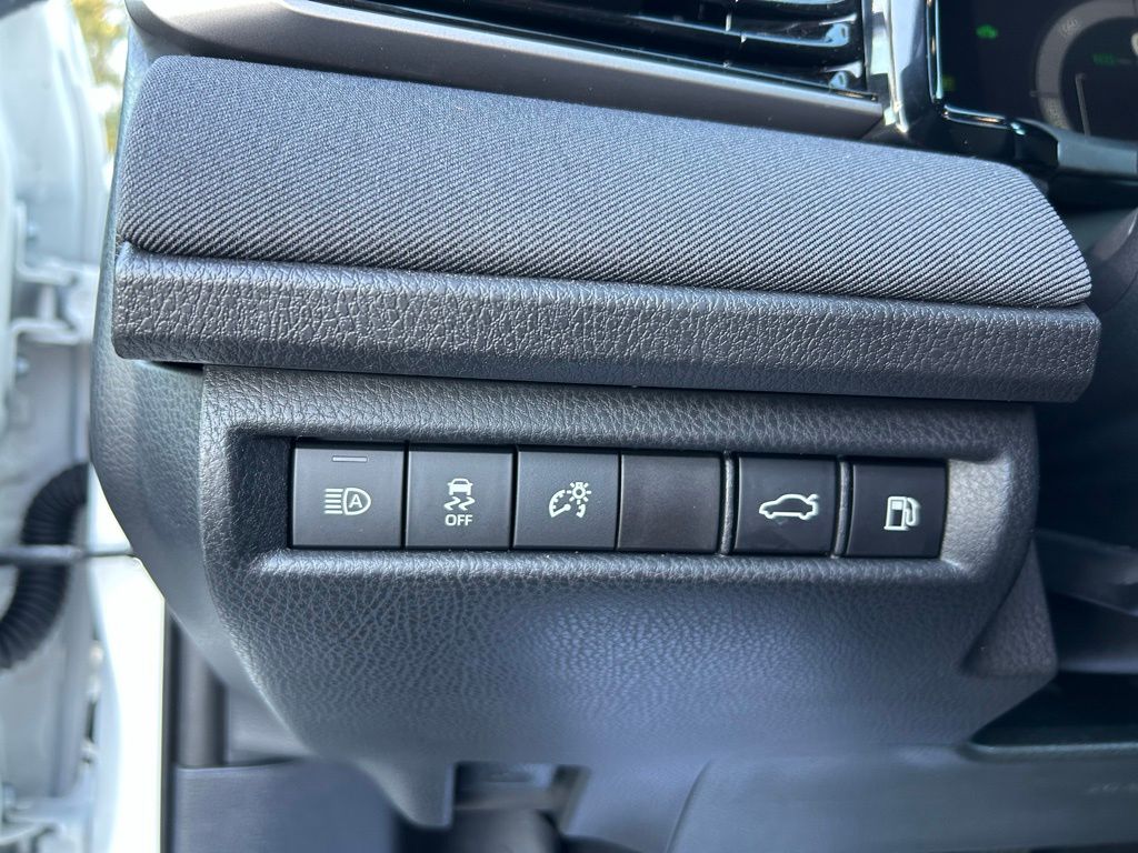 Thumbnail: 2025 Toyota Camry - 18