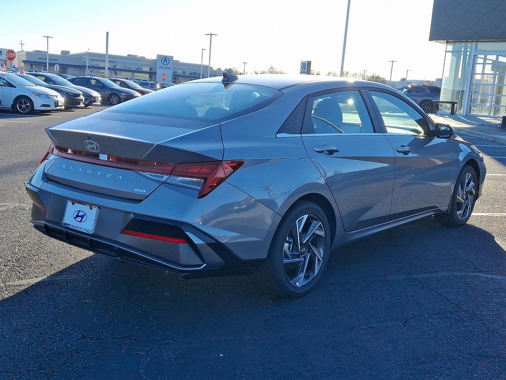 Thumbnail: 2025 Hyundai Elantra - 4