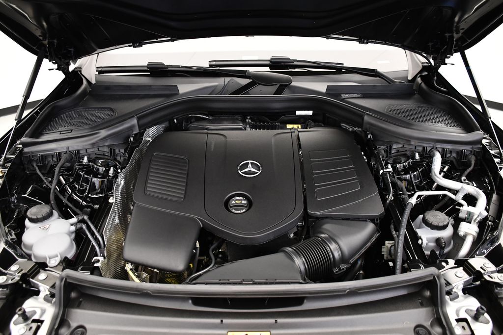 Thumbnail: 2025 Mercedes-Benz GLC - 11