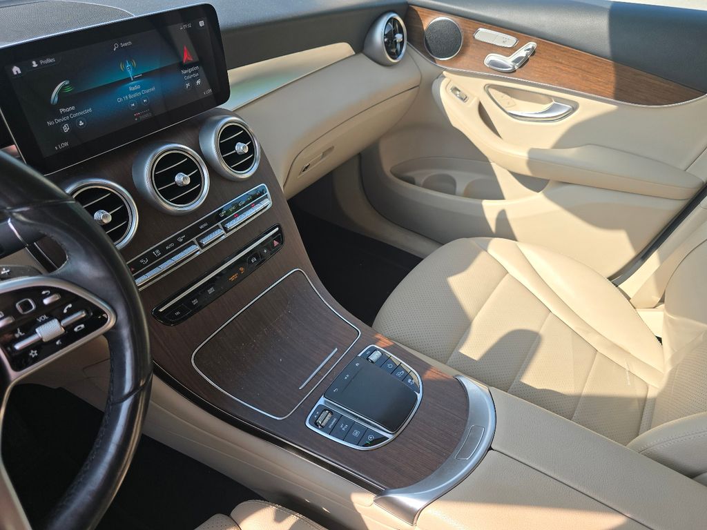 Certified Used 2022 Black Mercedes-Benz GLC 300 image 30