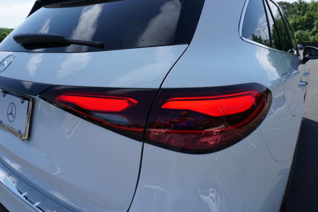 2025 Mercedes-Benz GLC 300 12