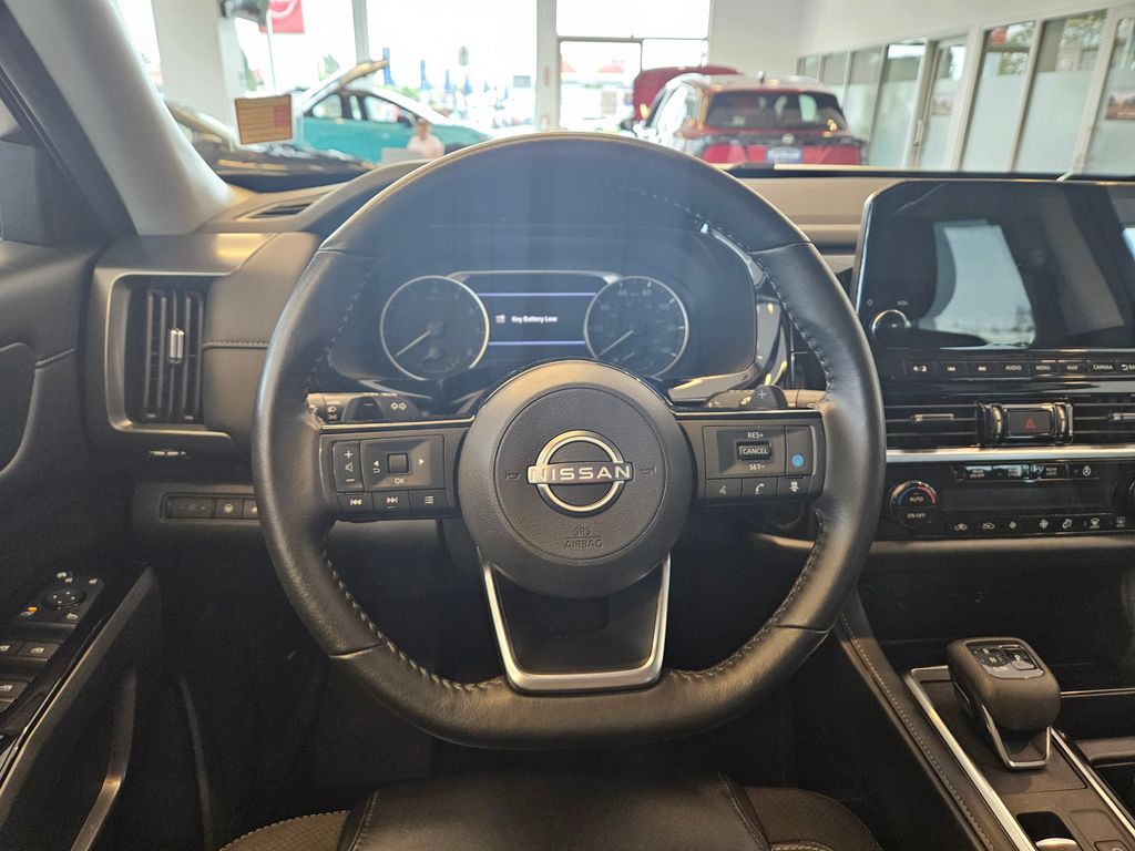 2023 Nissan Pathfinder SL