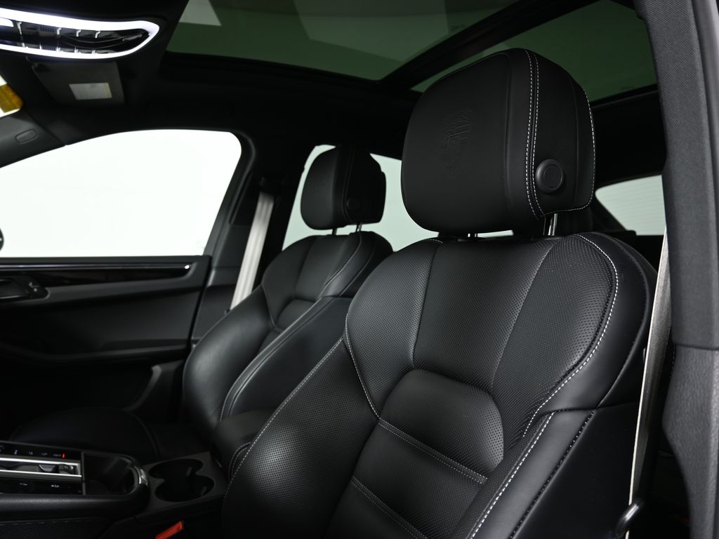 Thumbnail: 2025 Porsche Macan - 6