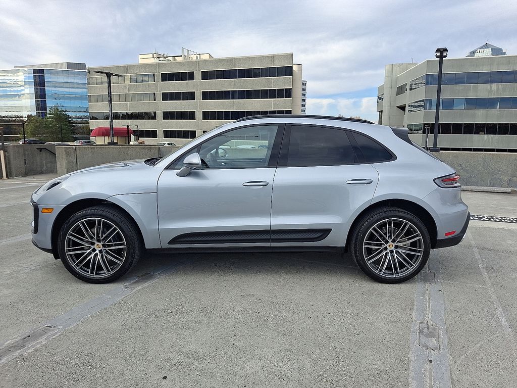 Thumbnail: 2026 Porsche Macan - 2