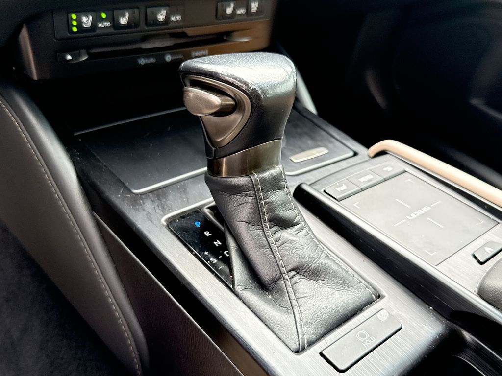 Thumbnail: 2020 Lexus ES - 20
