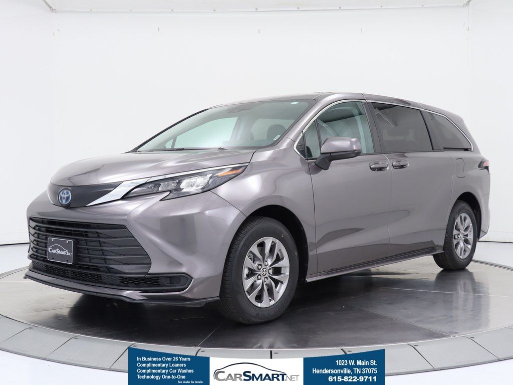2024 Toyota Sienna LE 8-Passenger FWD