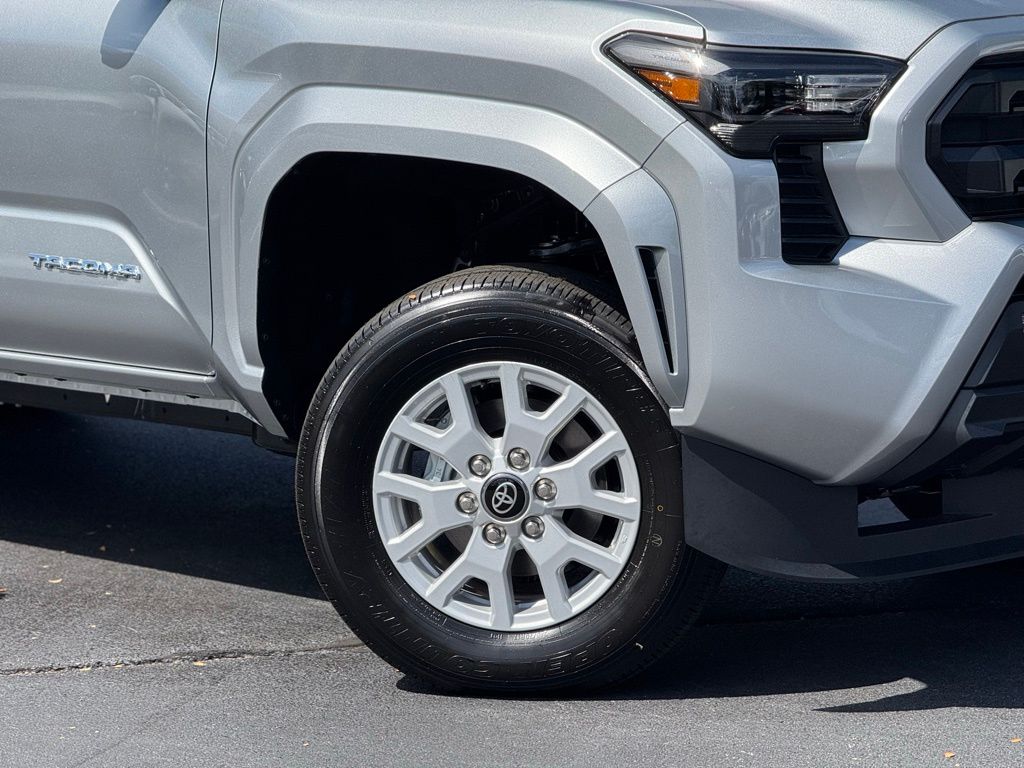 2025 Toyota Tacoma SR5 Double Cab photo 3
