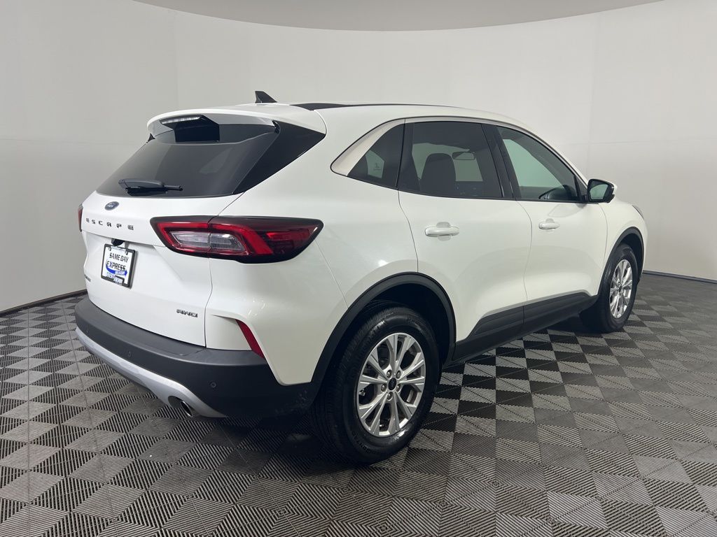 Used 2023 White Ford Active image 4